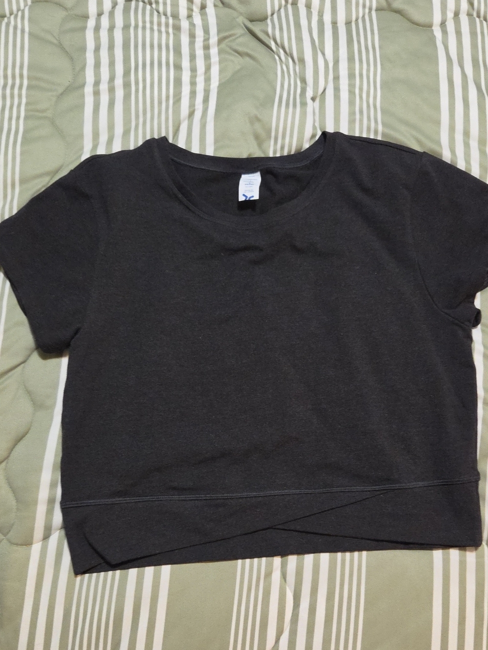 NWOT Old Navy Dark Grey/Black Cropped Tee